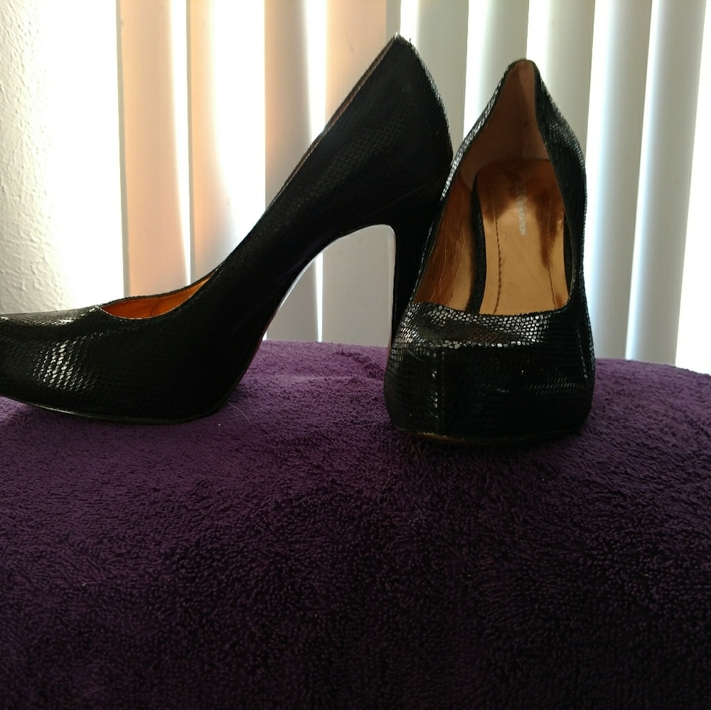 BCBG Generation black heels